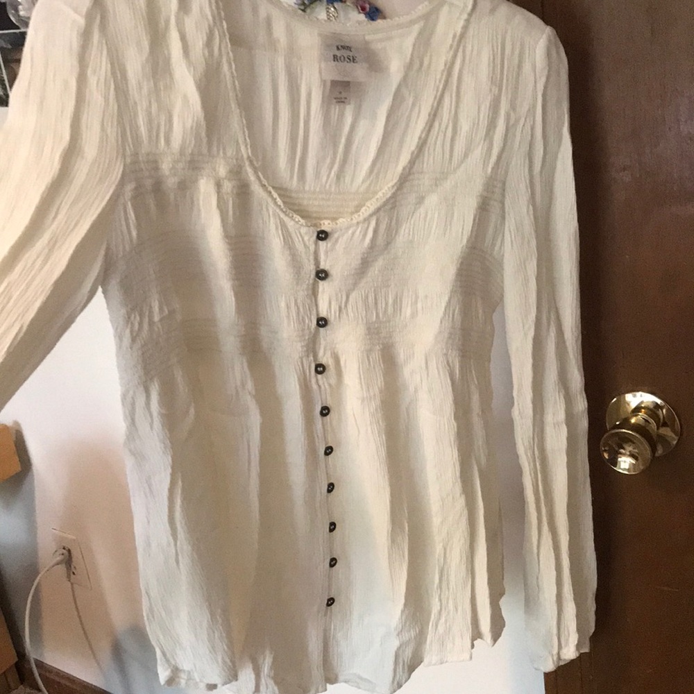 Flowy cream top